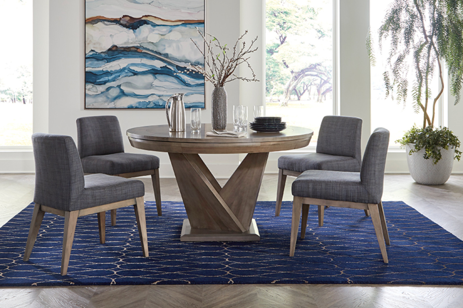 Poker & Dining All in One